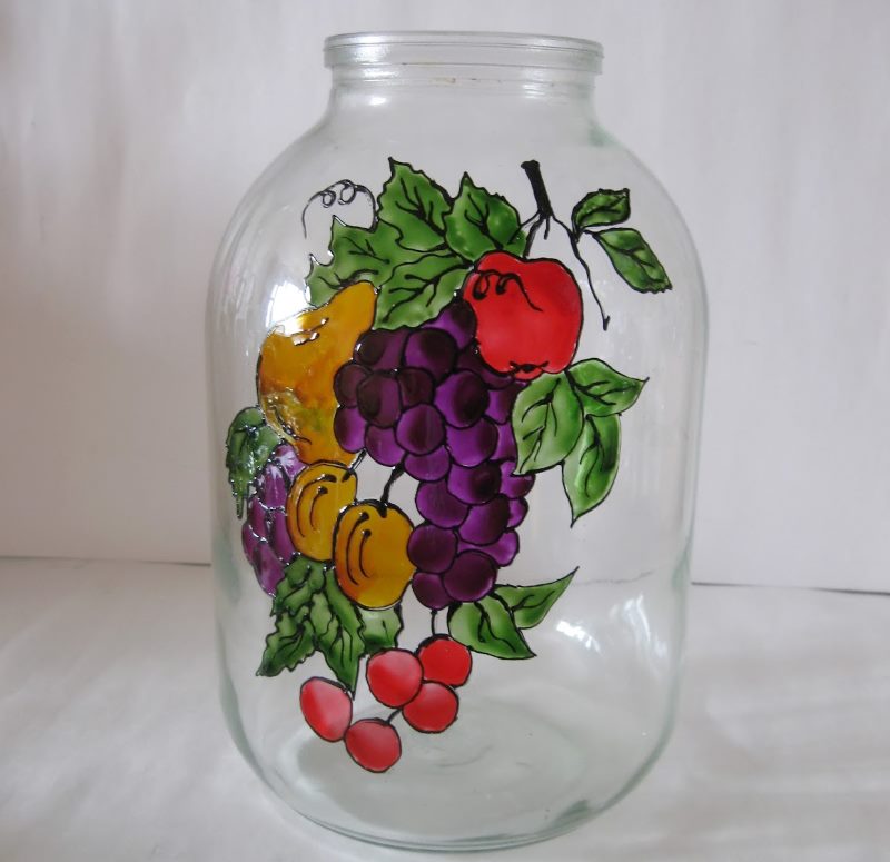 Dressing a jar with stained glass paints