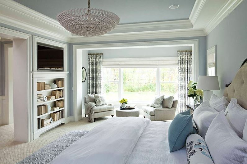 Wide ceiling baseboard in an antique style bedroom