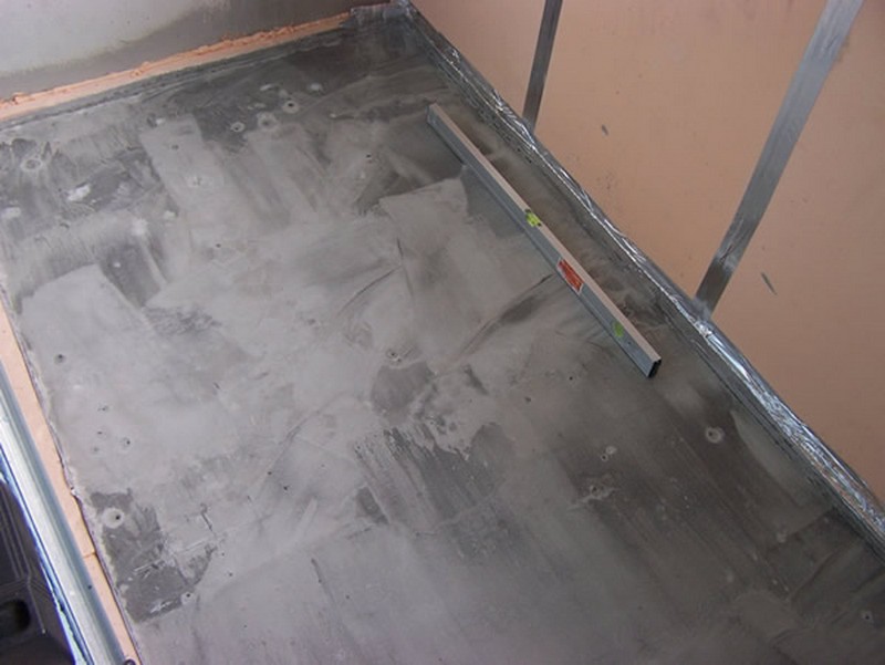 Cement screed on the floor of a glazed balcony