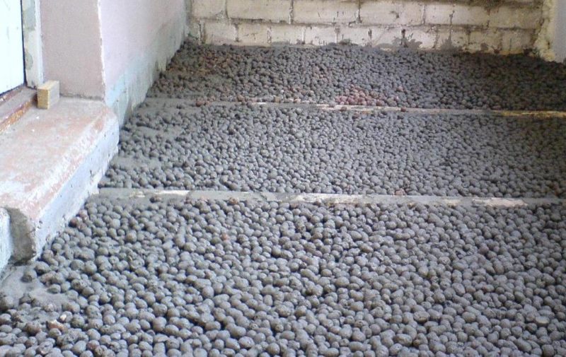 Warming the balcony floor with expanded clay