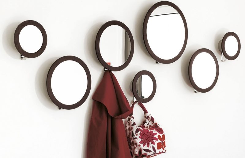 Small round mirrors instead of a hanger