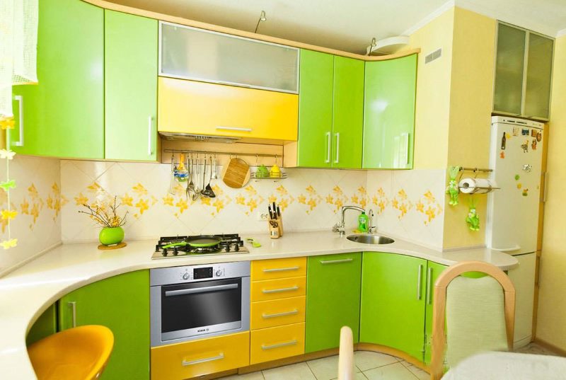Kitchen with yellow-green facades