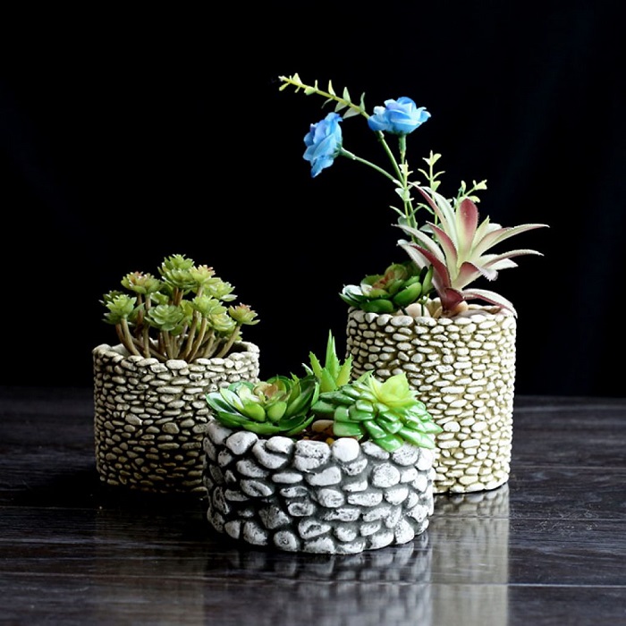 DIY pot decoration with small pebbles