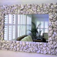 Decor of a mirror frame with river shells
