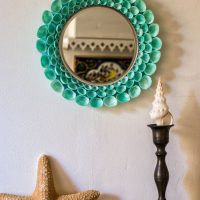 Round mirror with shell frame
