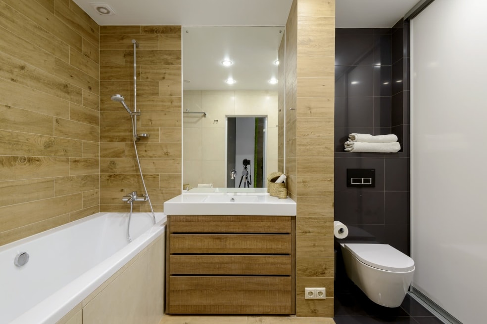 Wall decoration in the bathroom with natural wood