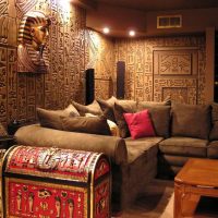 Egyptian motifs in the interior design of the room