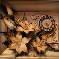 Volumetric picture with flowers and a clock.
