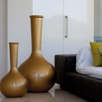 Teardrop-shaped floor vases