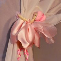 Fairy-moth curtain grip