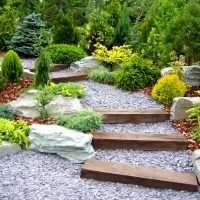 Escalier de jardin en bois et pierre fine