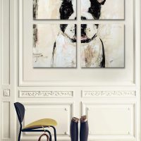 Wall decor moldings and paintings