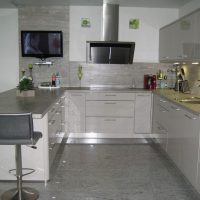 Photo of a real kitchen with a peninsula