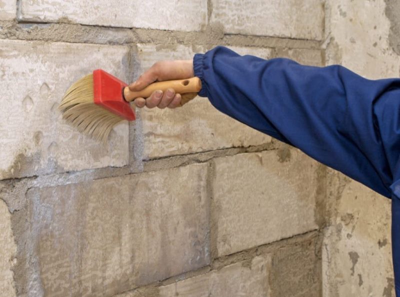 Do it yourself priming a brick wall