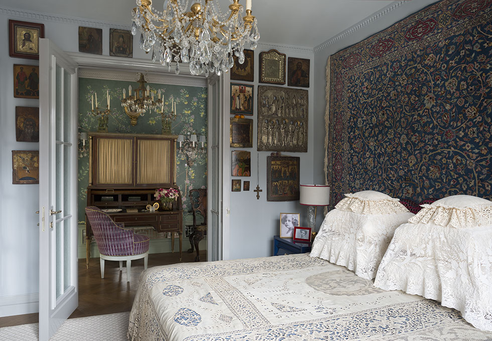 Icons in the design of the bedroom