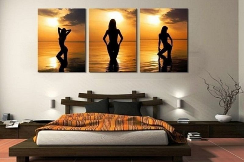 Modular picture in the bedroom of oriental style