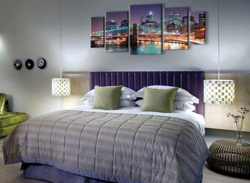 Città di notte su dipinti modulari nella camera da letto