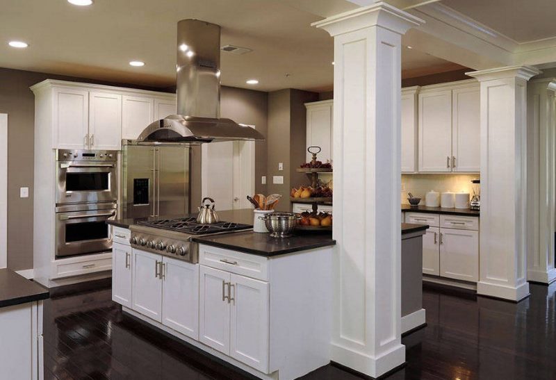 Decorative columns in the kitchen with an island
