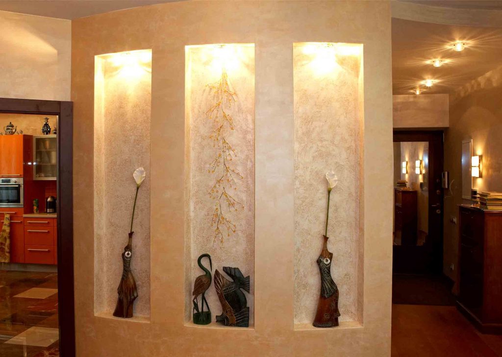 Niches with lighting in the interior of a modern room