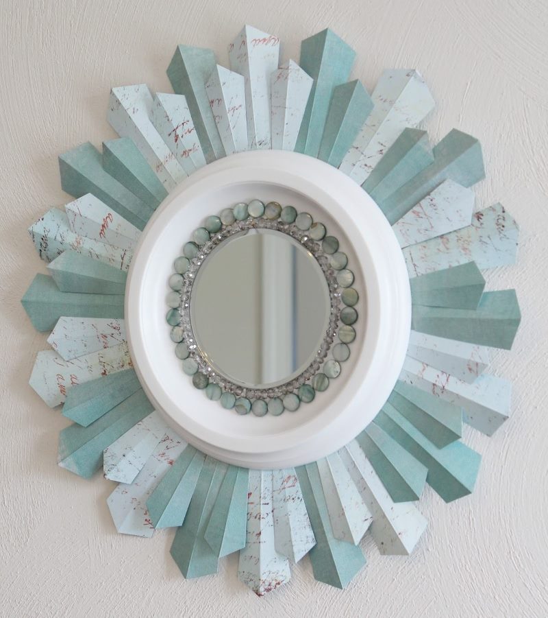 Decorating a round mirror with plain paper