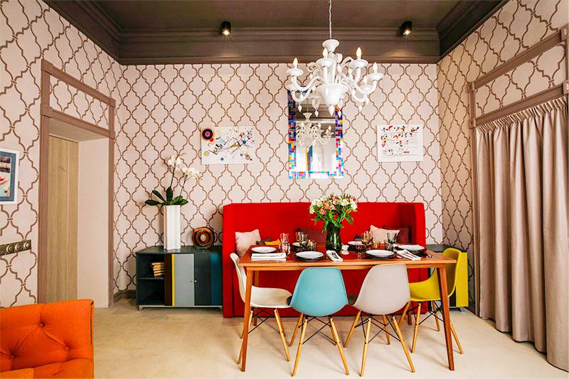 Multi-colored chairs at the dining table in the kitchen-living room