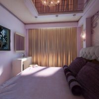 Progetto di una camera da letto stretta in un appartamento di un edificio a più piani