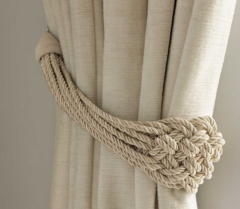 Unusual grab for a curtain from a simple rope