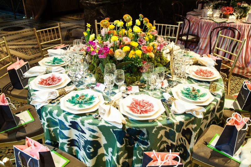 Round table decoration with spring flowers