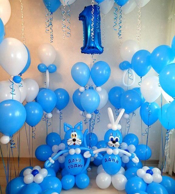 Decorating a room with balloons for a year old boy