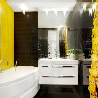 Yellow accents in a modern bathroom