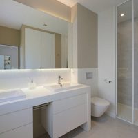 Bathroom design with two sinks