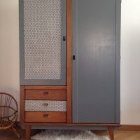 Painting a wooden cabinet with gray paint
