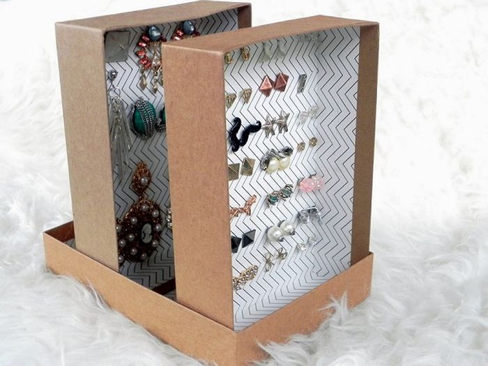 Storing jewelry in cardboard boxes