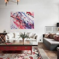 Painting with abstraction in the living room