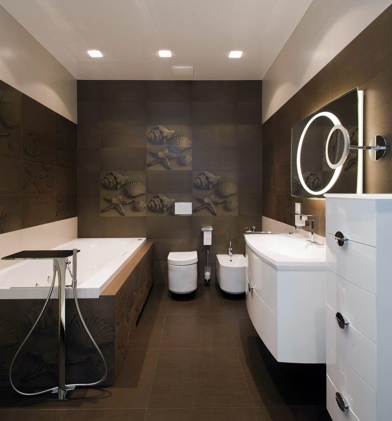 Conception d'une salle de bain marron moderne