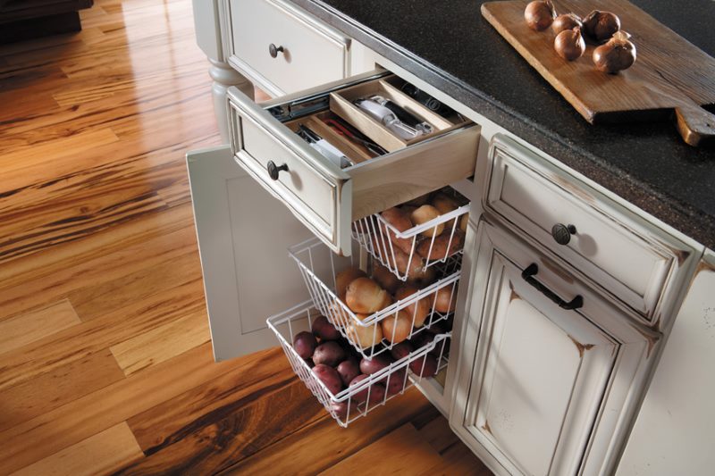 Kitchen unit with drawers and baskets