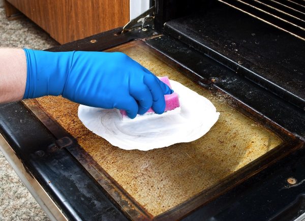 Using modern detergents, you can wash the oven from any carbon deposits.