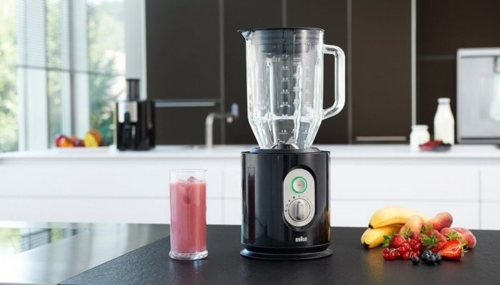 How does a blender work?