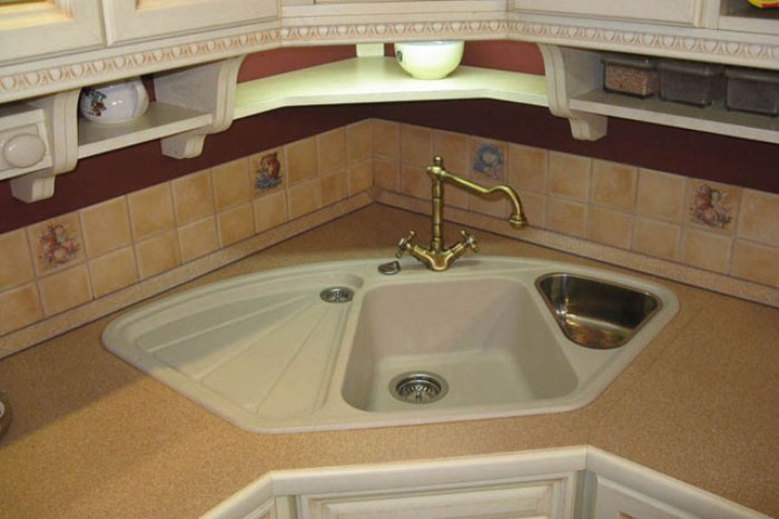 Corner washbasin in the interior of the kitchen.