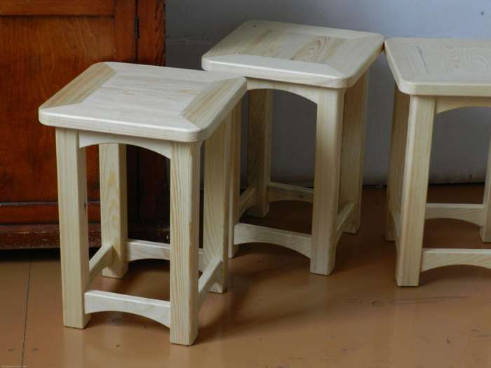 Design of a wooden stool.
