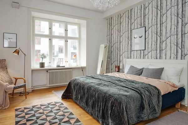 La camera da letto in stile scandinavo è semplicemente satura di comfort e intimità.