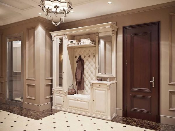Si les paramètres de la pièce le permettent: hauts plafonds, espace, vous pouvez lui donner de l’élégance à l’aide d’un lustre, de meubles massifs, de doublures et de corniches originales.