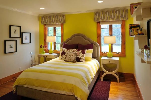 If you need to warm the room a little, then more than ever it will be yellow by the way. Thanks to sunny shades, the space becomes cozy, dry and warm.