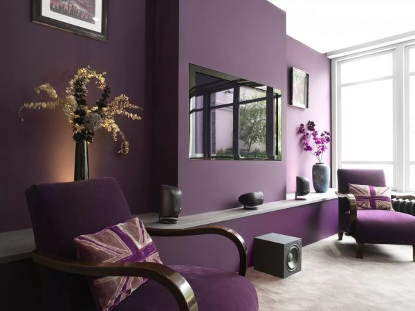 The color scheme depends on the chosen style, dimensions of the room and your own preferences.