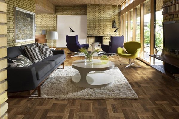 The next option is parquet. This is natural wood that looks noble and luxurious. However, its price matches the appearance, which stops most buyers.