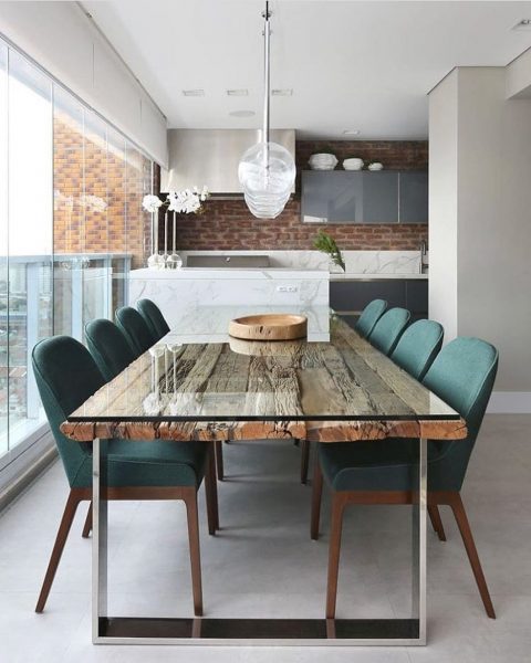 When choosing the shape of the dining table, focus on the size of the kitchen