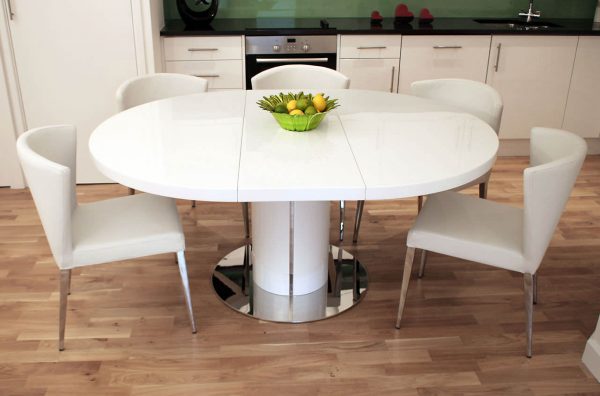 Les tables de cuisine pliantes se distinguent les unes des autres par leur taille, leur finition, leur couleur, leur intérieur, et bien d’autres encore.