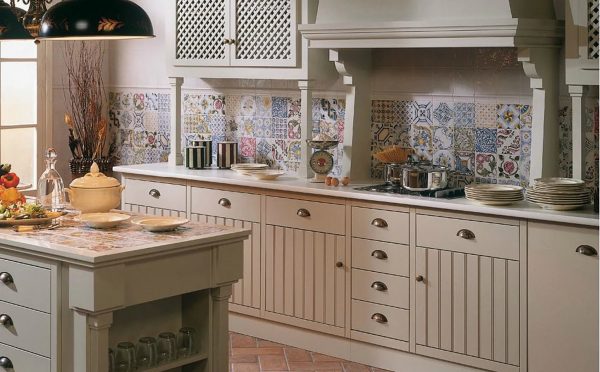 A great option is to lay out the tiles. It can be either plain or with an original pattern.
