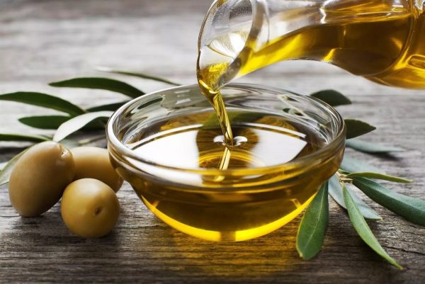 Per alcuni danni, può essere adatto un normale olio di oliva, girasole o olio per bambini.