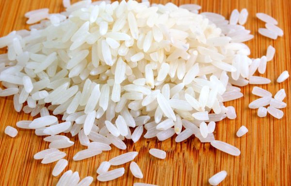If you add a little rice, you can save the refrigerator from excess fumes